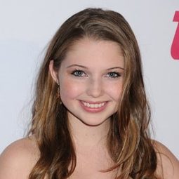 Amber Gainey Meade 飾演 Tattered Caroler / Well Dressed Caroler (voice)