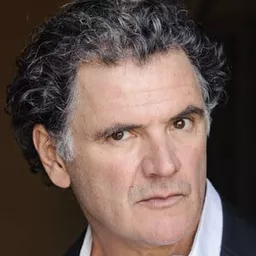 Paco Reconti 飾演 Giovanni