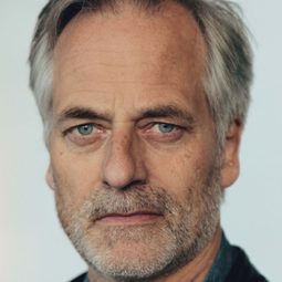 Øystein Røger 飾演 David