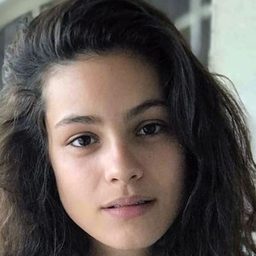 麗莎·洛米 飾演 Claire