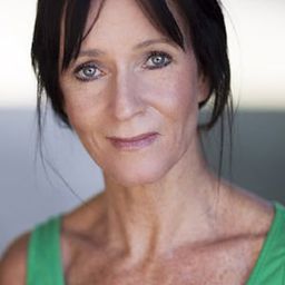 Jo Dyson 飾演 Mac's Mum