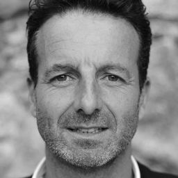 Laurent Mouton 飾演 Jean-Félix Bollaert