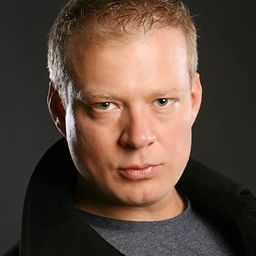 Sasha Piltsin 飾演 Vasily Petrov