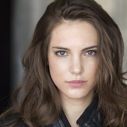 Sarah Elizabeth Johnston - Richard Peter Johnson演員 飾演Sarah Anderson