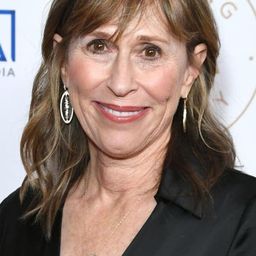 Sharon Bialy 飾演 Self