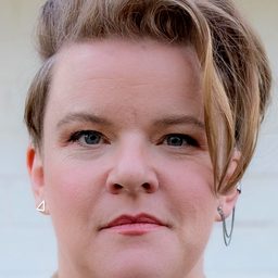 Jennifer Piper 飾演 Baby Monitor Tutorial