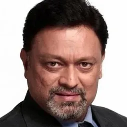 Kiran Karmarkar - 憲法第 370 條演員 飾演Home Minister