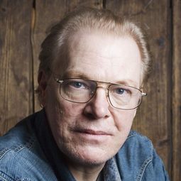 彼得·安德森 飾演 Leo Gaut