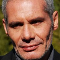 Nuno Melo 飾演 The thug