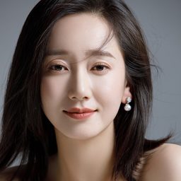 董晴 飾演 Shen Xiujuan