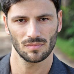 Stefano Miglio - 他在羅馬的最後六天演員 飾演Carabiniere - Stazione Carabinieri Tor Sapienza