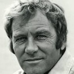 Bert Kramer - 難補情天恨演員 飾演The Policeman