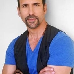 Oscar Torre - 醉後大丈夫 3演員 飾演Officer Vasquez