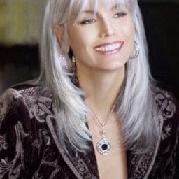 Emmylou Harris 飾演 Self