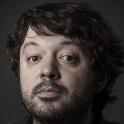 Jorge Vaz Gomes 飾演 Arsénio Mota