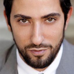 研·費德曼 - 充分揭露演員 飾演Ankash Barezai