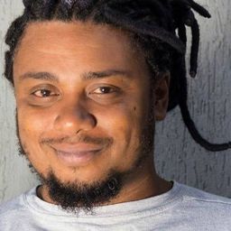 達尼洛·德莫拉 飾演 Nestor