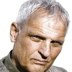 Jon Bang Carlsen - 犯罪元素演員 飾演Angry Policeman