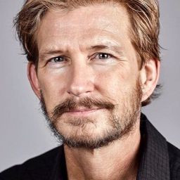 Bill Brochtrup 飾演 David Ivey