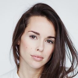 Roxanne Gaudette-Loiseau 飾演 Sarah Cabot