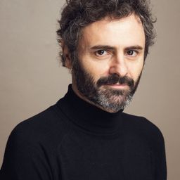 Xúlio Abonjo 飾演 Javi