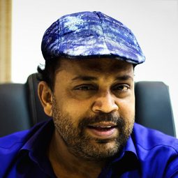 譚比·拉麥亞 飾演 Mani