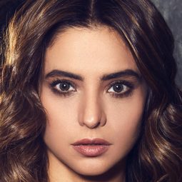 Aamna Shariff 飾演 Mitika