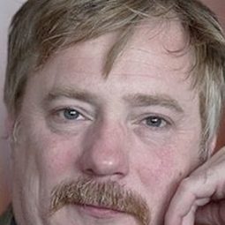 Alain Eloy - 哨兵行動演員 飾演Military doctor