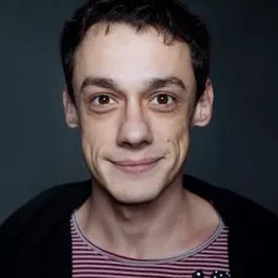 弗拉德·洛吉甘 飾演 George