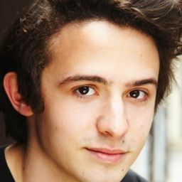 Christian Byers 飾演 Tim O'Neil