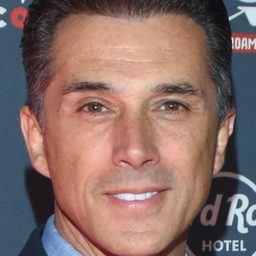 Sergio Mayer - 零缺點獨裁演員 飾演El Presidente