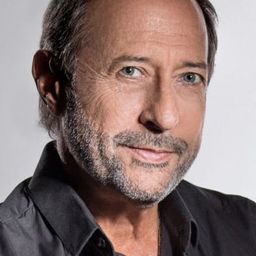 吉勒摩·法蘭賽拉 飾演 Merello