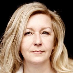 Amparo Fernández 飾演 Madre Arturo