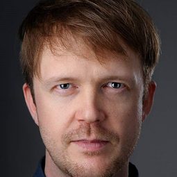 Arttu Kapulainen 飾演 Tuomari Henri Tervamaa