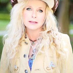 Bonnie Paul 飾演 Andrea