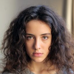 Sofia Gershevich 飾演 Yulia
