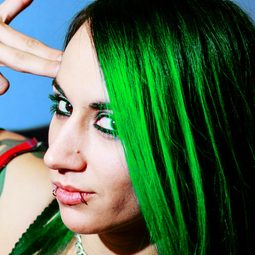 Christina Kardooni - DEFY4 Gigantic - Tag 1演員 飾演Christina Von Eerie