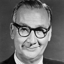 Edward Andrews 飾演 Howard Baker