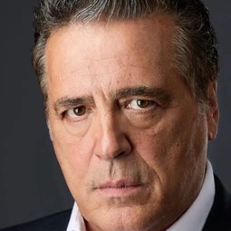 John Fiore 飾演 Tony Salgado