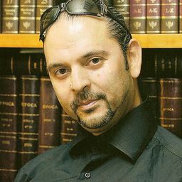 Daniel Estulin 飾演 Self