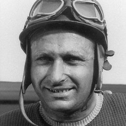 Juan Manuel Fangio 飾演 Self