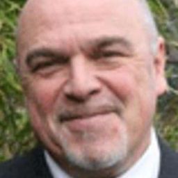 Bernard Erhard 飾演 Munkar