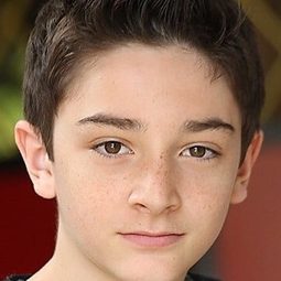 Aaron Refvem - Dark Prophecy演員 飾演Henry