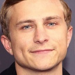 Max Hubacher 飾演 Herold