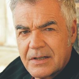 Michael Greiling 飾演 Helmut Müller