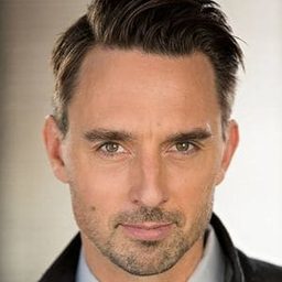 Christopher Soren Kelly 飾演 Klay