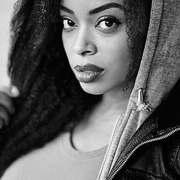 Jenique Bennett 飾演 Viola