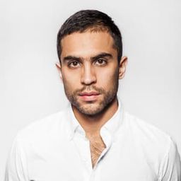 艾克索·埃雷納斯 飾演 Despachador de la gasolinera