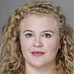 梅蘭妮·伊班克斯 飾演 Carla