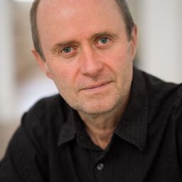 Patrick Brennan 飾演 Corin